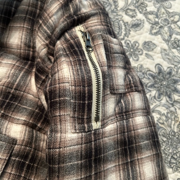 Urban Outfitters - BDG women's quilted flannel coat - Picture 3 of 5